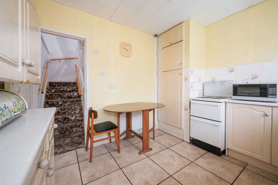 27 Thornhill Parade