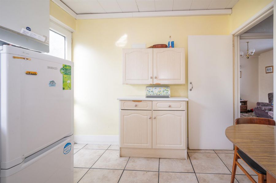 27 Thornhill Parade