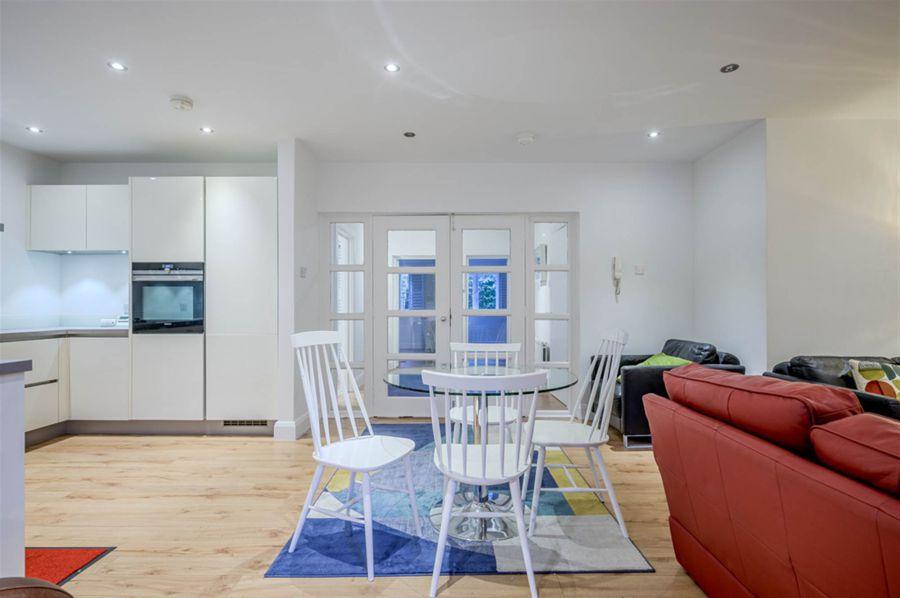 Flat 2 Holyrood Manor