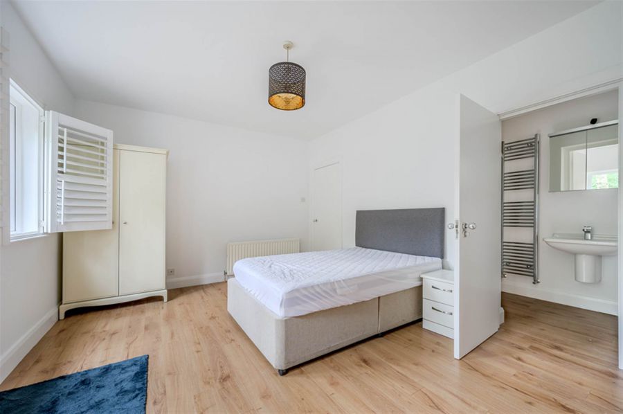 Flat 2 Holyrood Manor