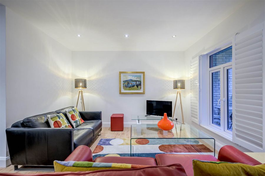 Flat 2 Holyrood Manor