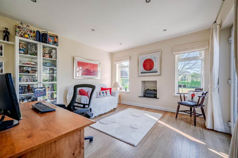 10 Wilshere Drive
