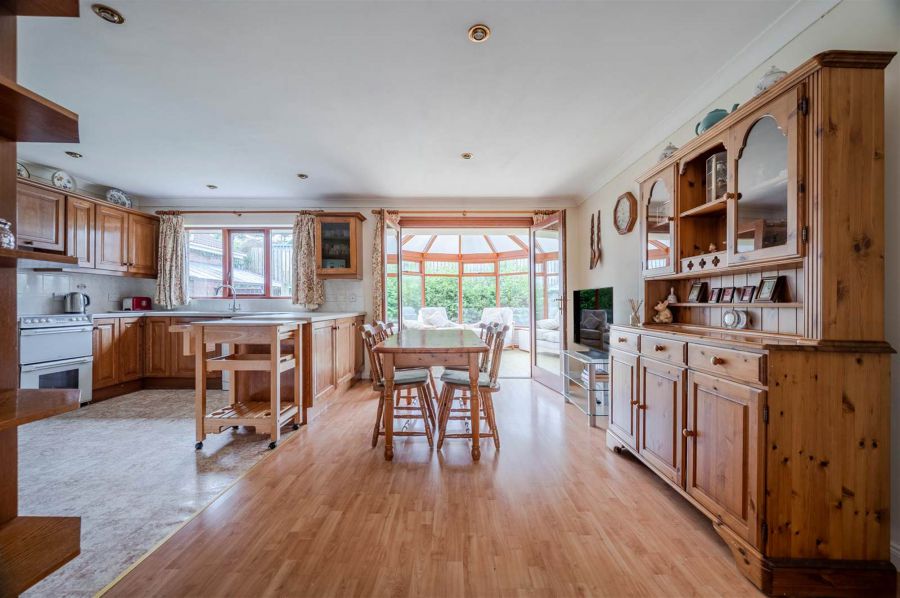 1 Knightsbridge Manor