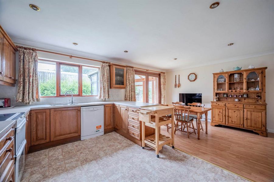 1 Knightsbridge Manor