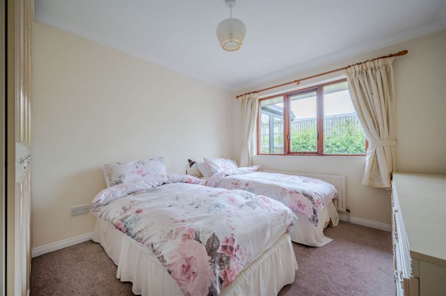 1 Knightsbridge Manor