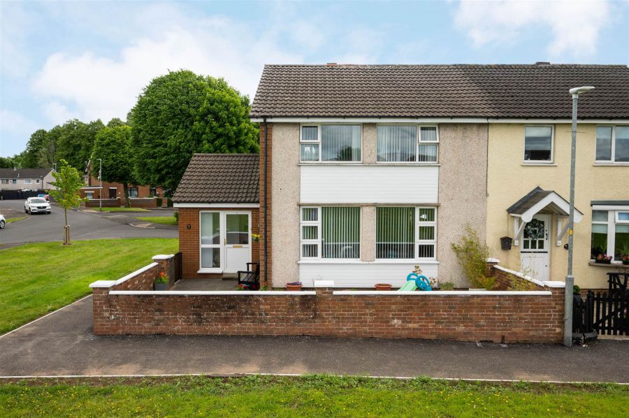 1 Altnacreeva Close, belvoir, belfast, BT8 8HE