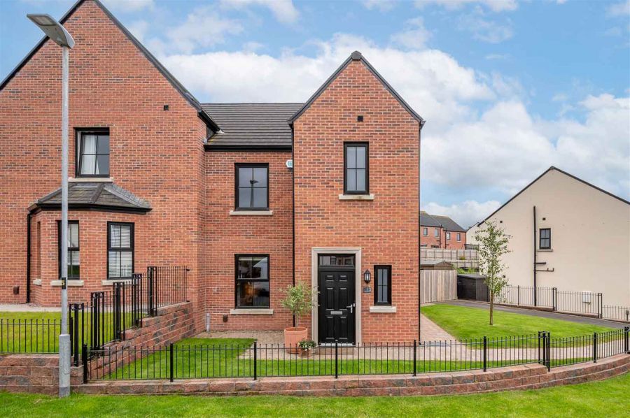 13 Castlegowan Crescent