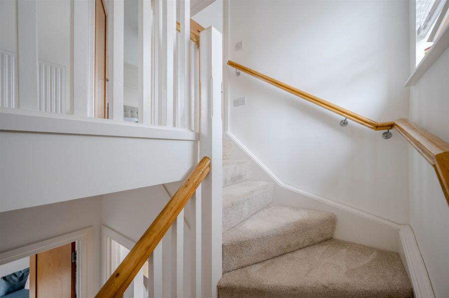 13 Castlegowan Crescent