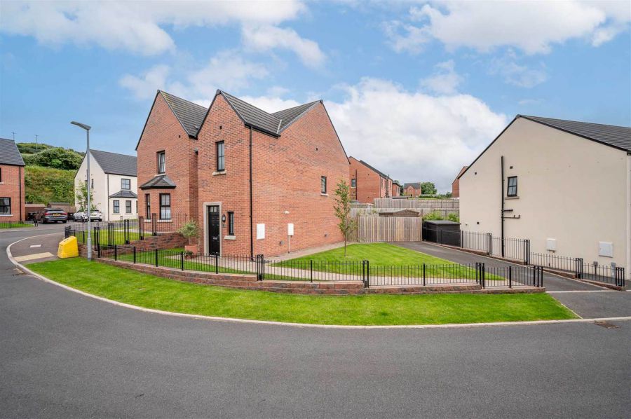 13 Castlegowan Crescent