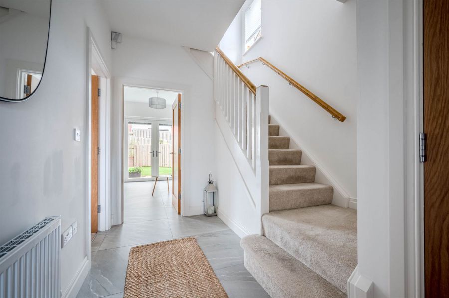 13 Castlegowan Crescent