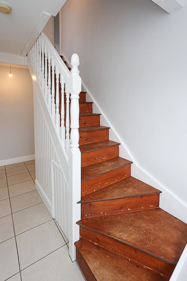 32 Hillview Place