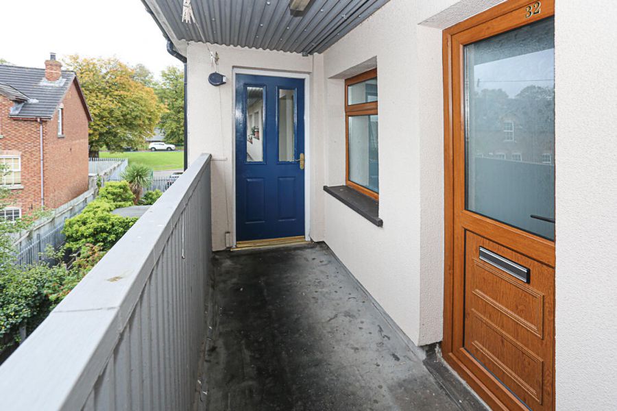 32 Hillview Place