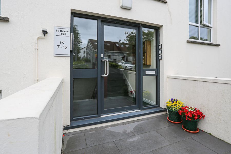 8 St Helens Court