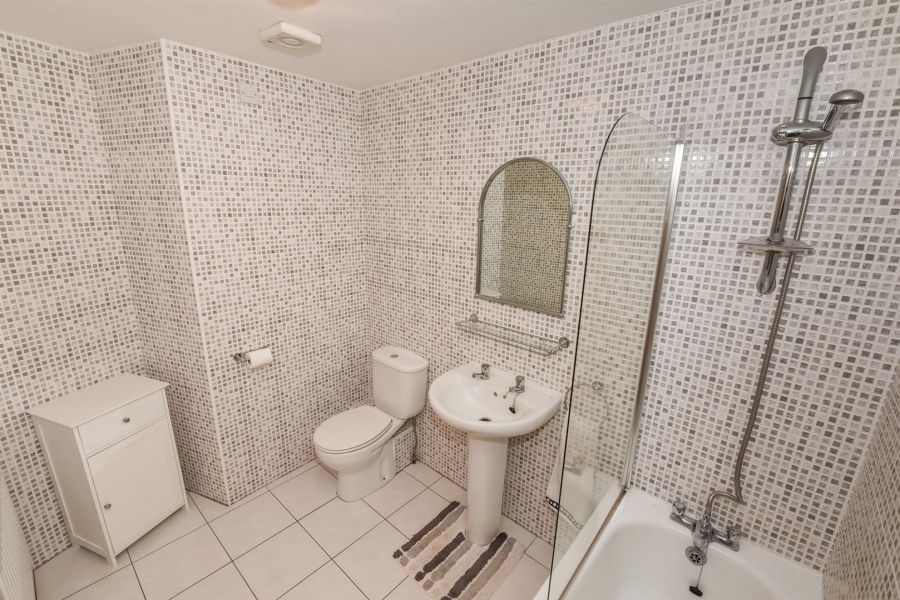 24E Shaftesbury Road
