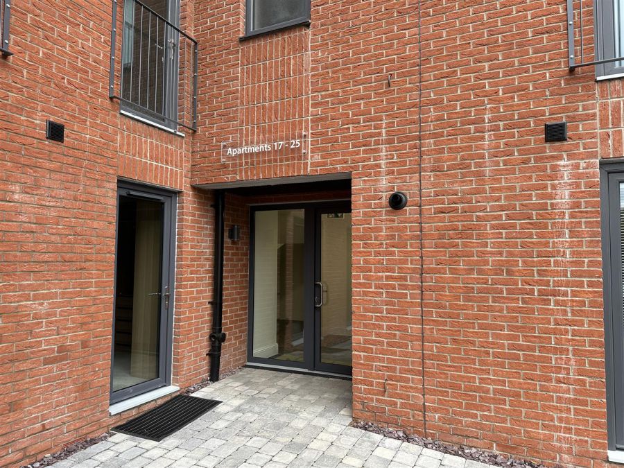 21 Byron Halt