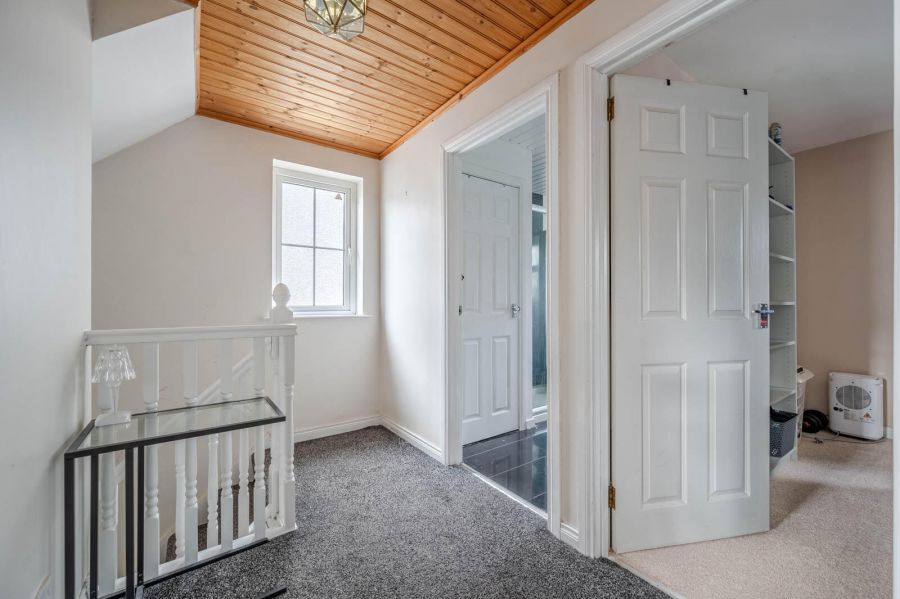 6 Churchland Close
