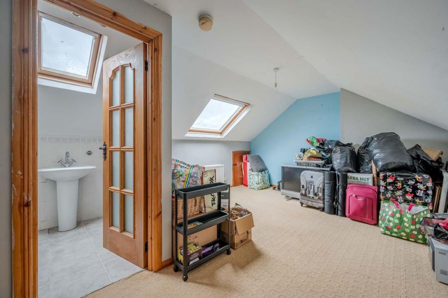 6 Churchland Close