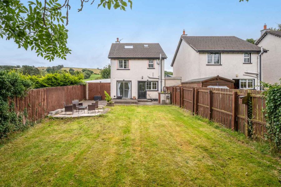 6 Churchland Close