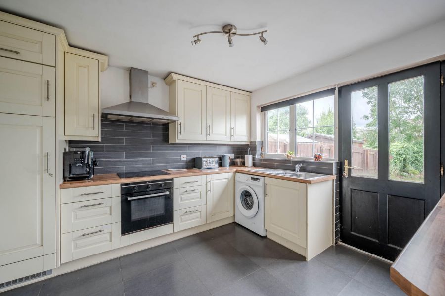 6 Churchland Close