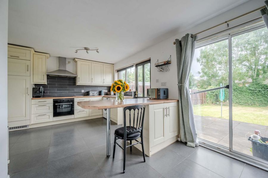 6 Churchland Close