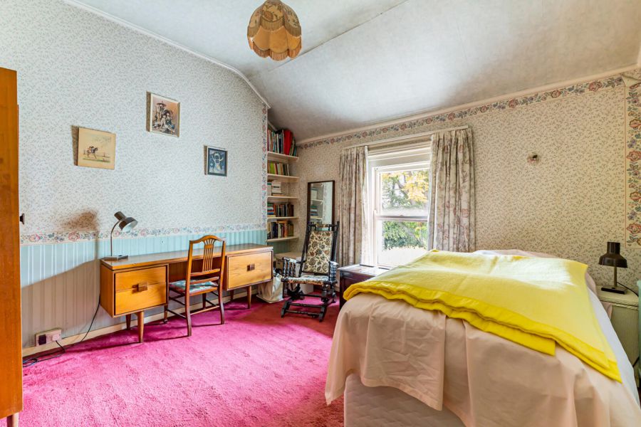 33 Demesne Road