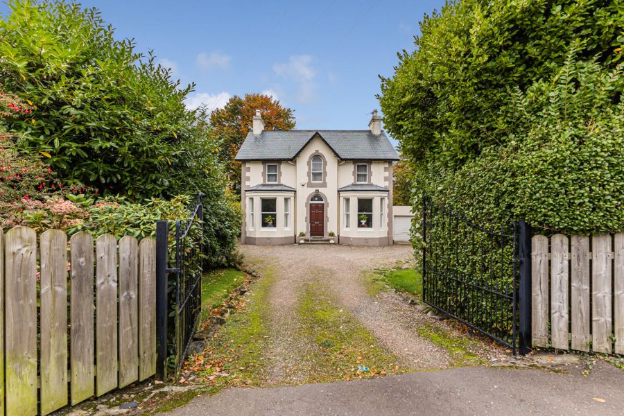 33 Demesne Road