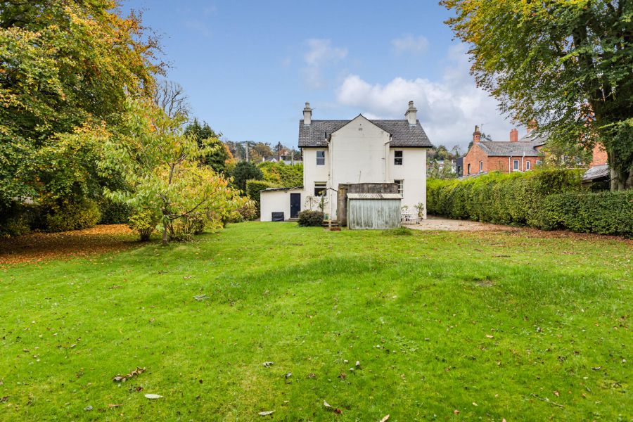 33 Demesne Road