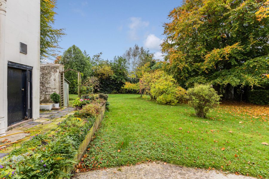 33 Demesne Road