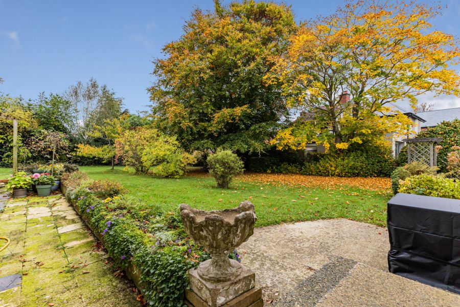 33 Demesne Road