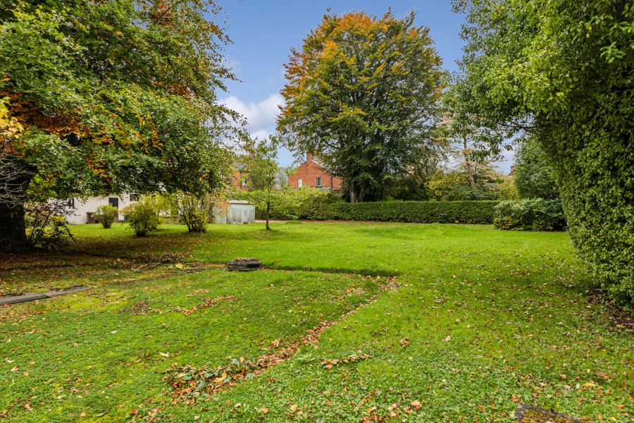 33 Demesne Road