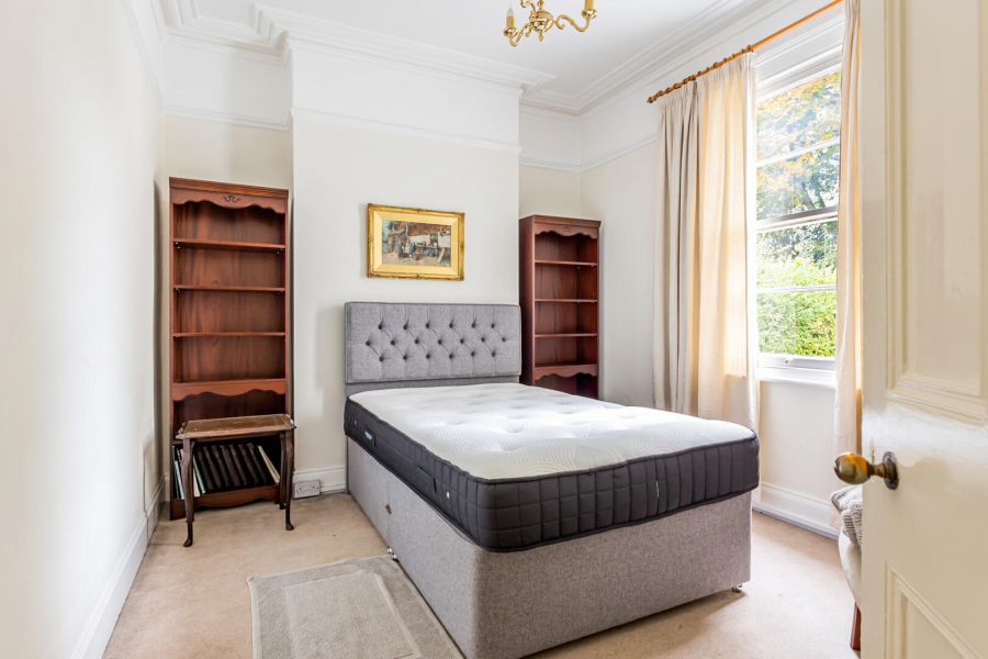 33 Demesne Road