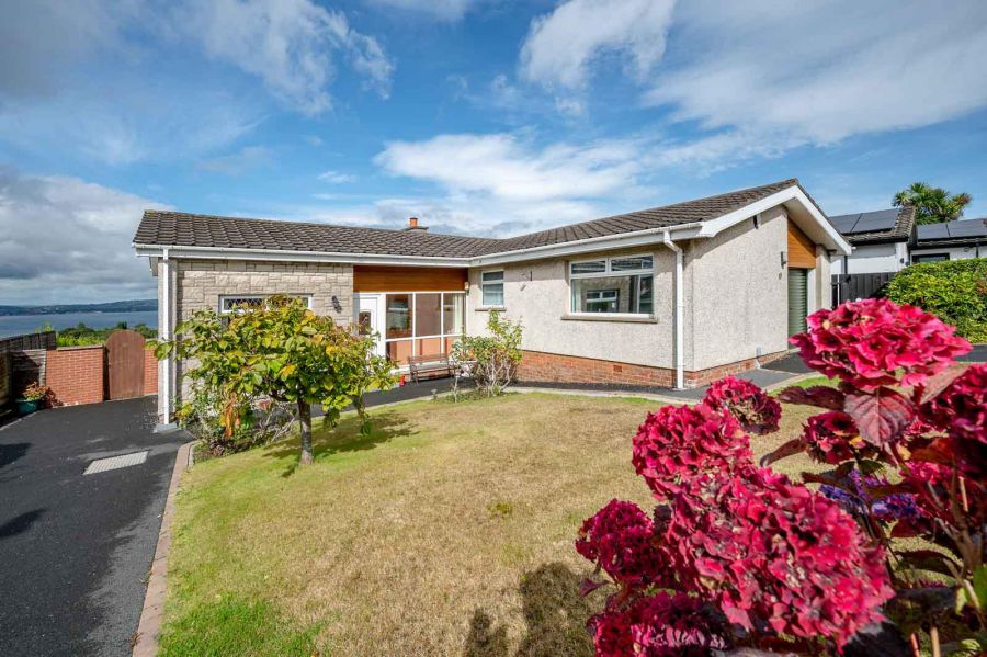 11 Strathleven Park