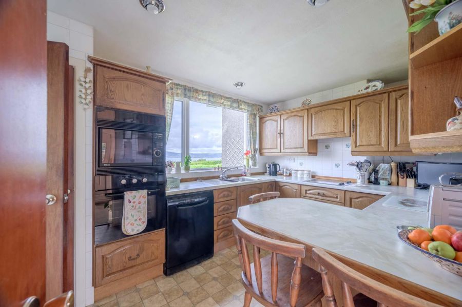 11 Strathleven Park