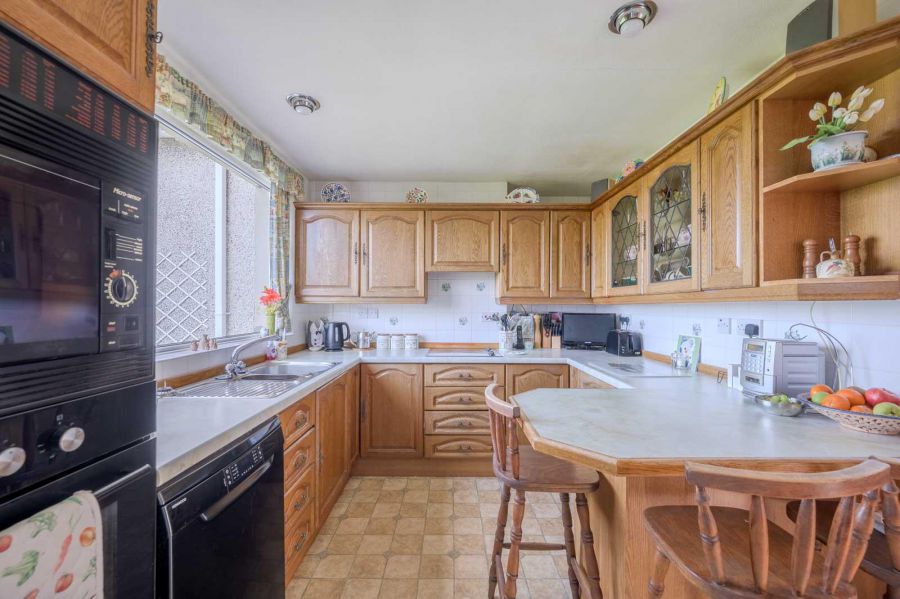11 Strathleven Park