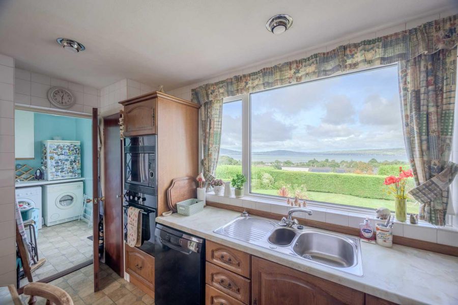11 Strathleven Park