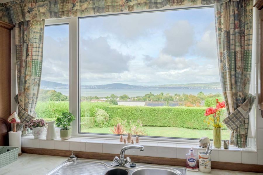 11 Strathleven Park