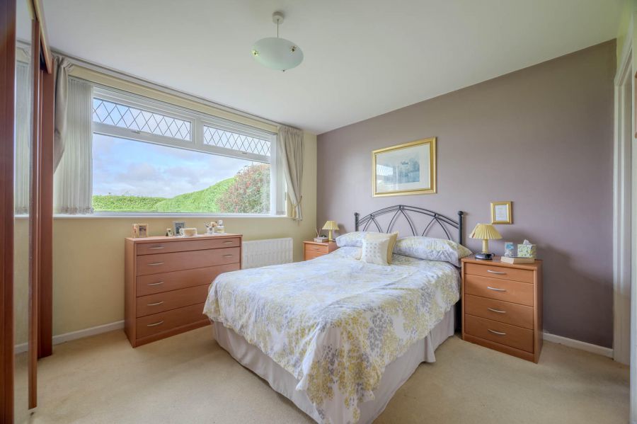 11 Strathleven Park
