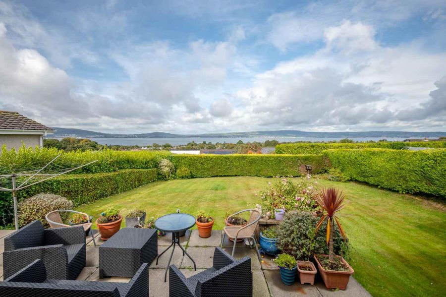 11 Strathleven Park