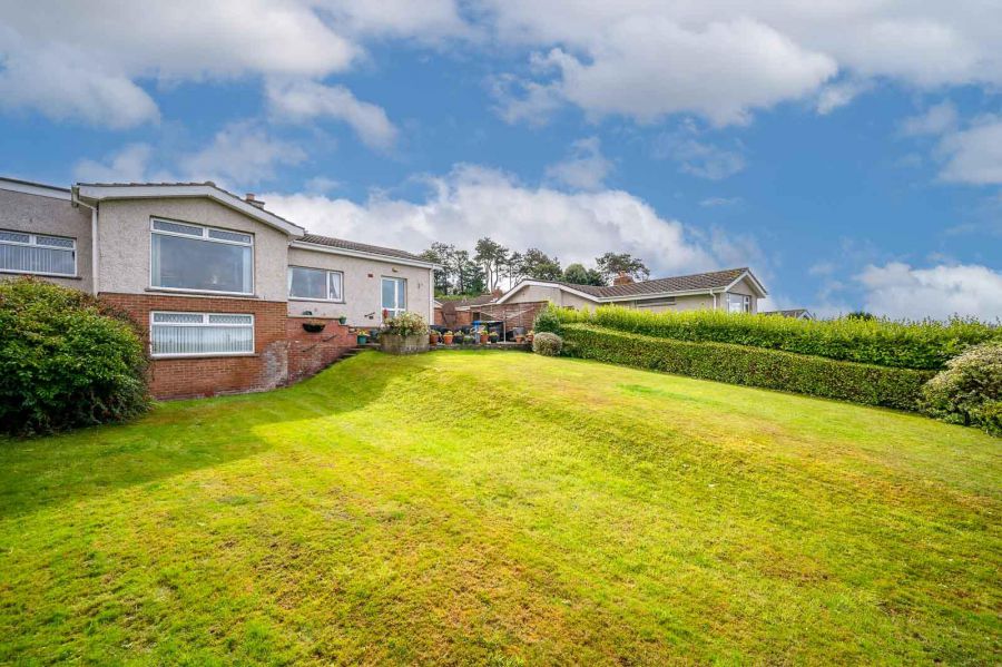 11 Strathleven Park
