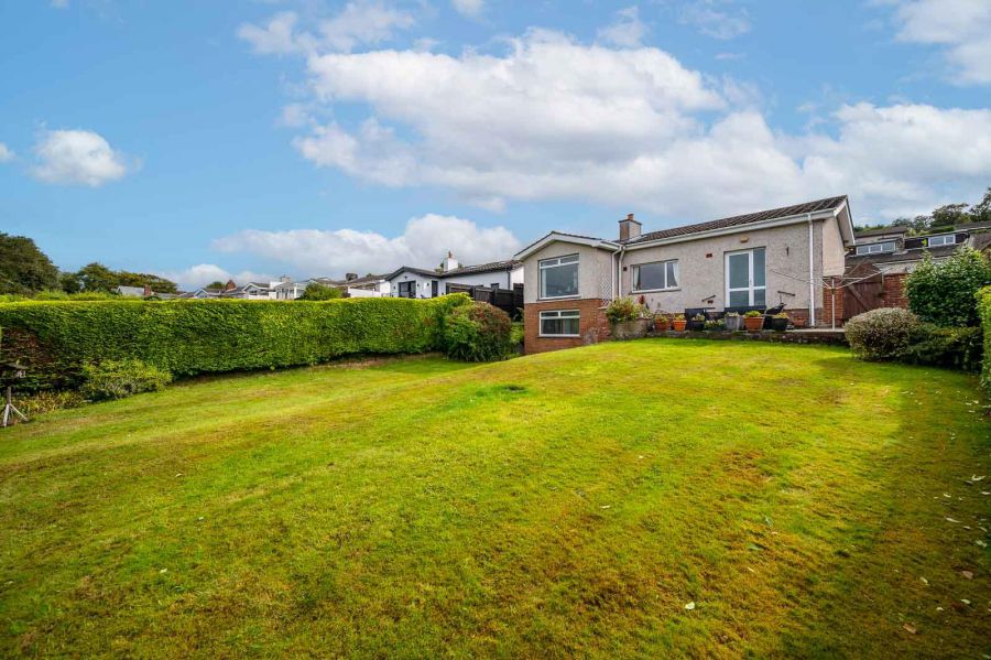 11 Strathleven Park