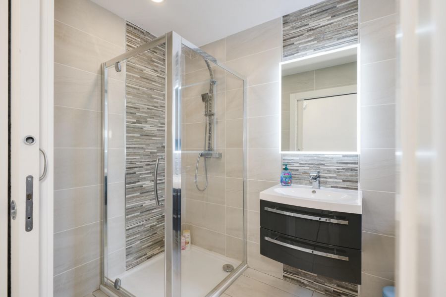 Apt 2 63 Beach Road