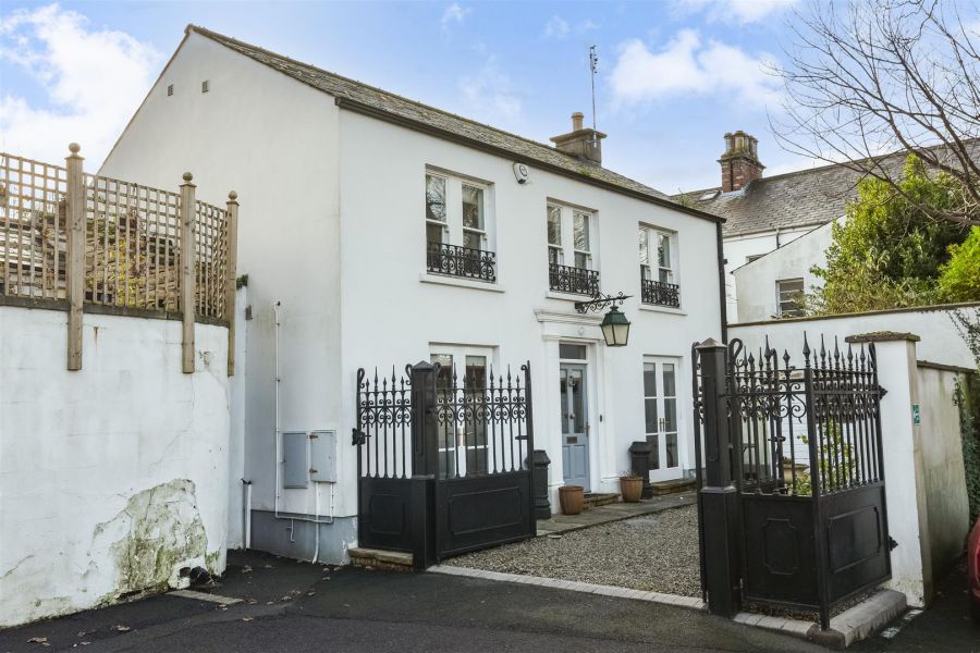 1 Victoria Close