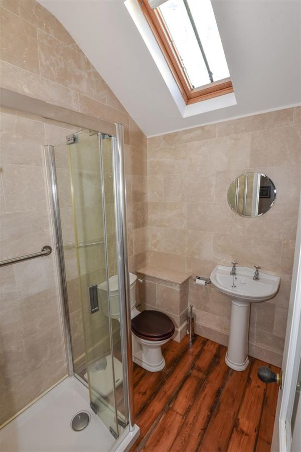1 Victoria Close