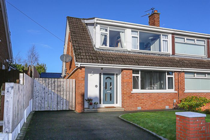 11a Rockmount,dundonald, BT16 2BY