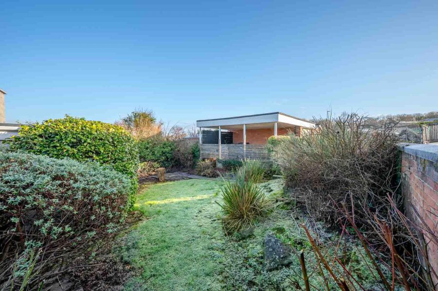 10 Tudor Oaks