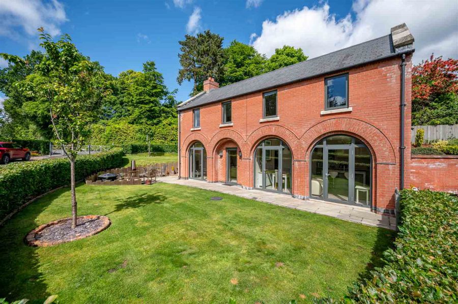 11 Cultra Station Road