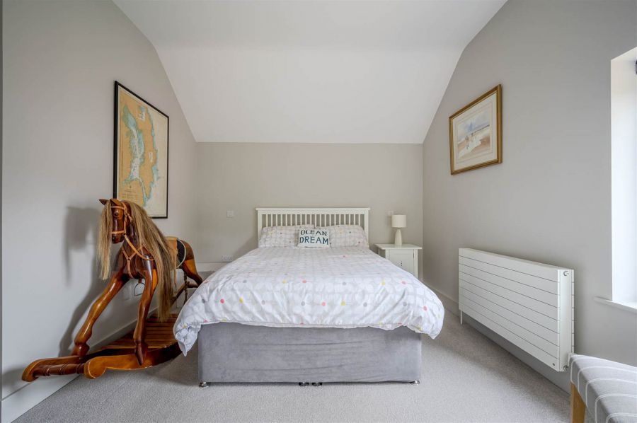 11 Cultra Station Road