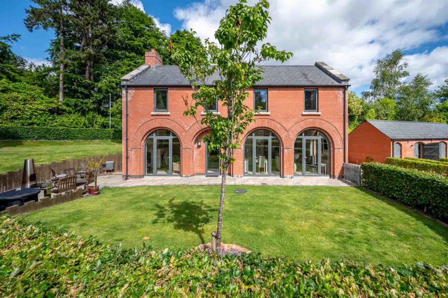 11 Cultra Station Road
