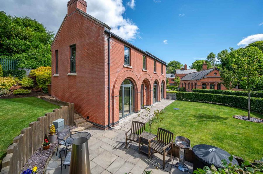 11 Cultra Station Road