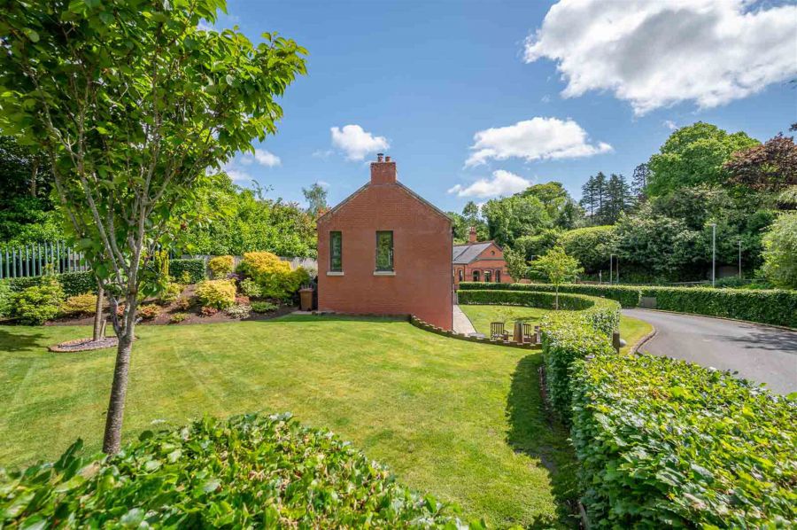 11 Cultra Station Road